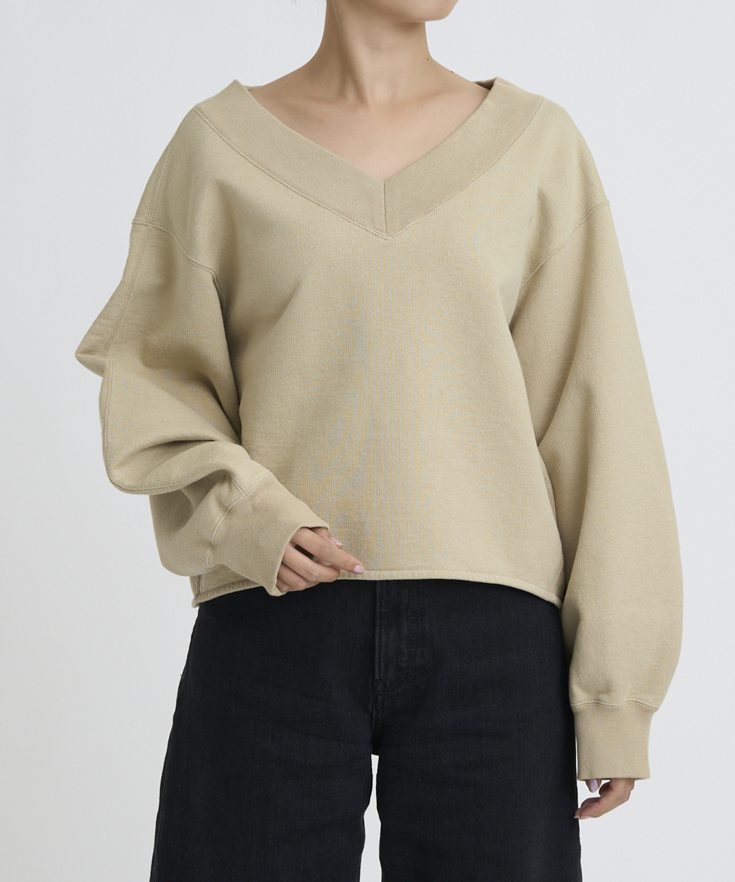 Vネックプルオーバー